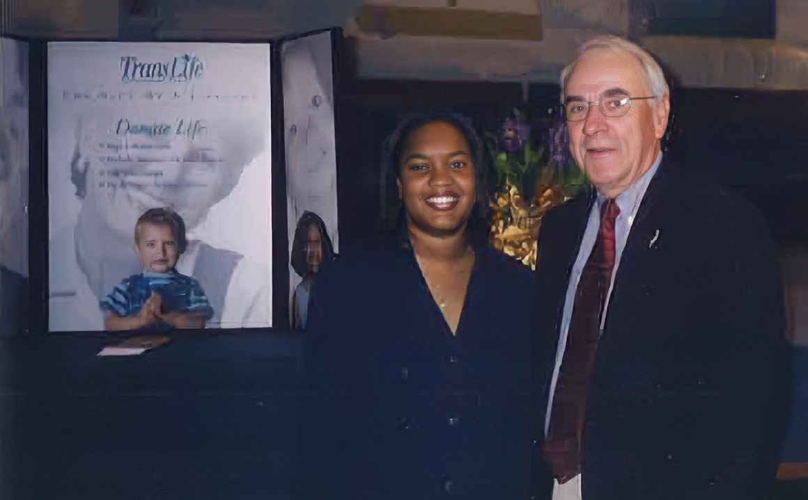 6 Metzger With Kidney Recipient Charlyce Thomas Simmonsm 2001